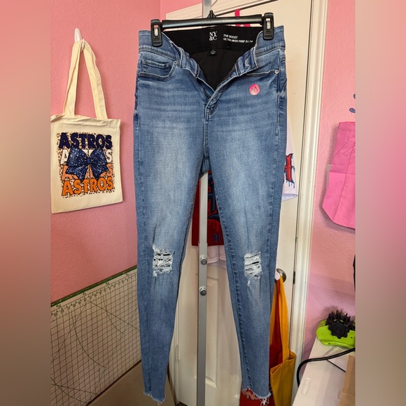 New York & Company Light Blue Distressed Skinny Jeans - Picture 1 of 3